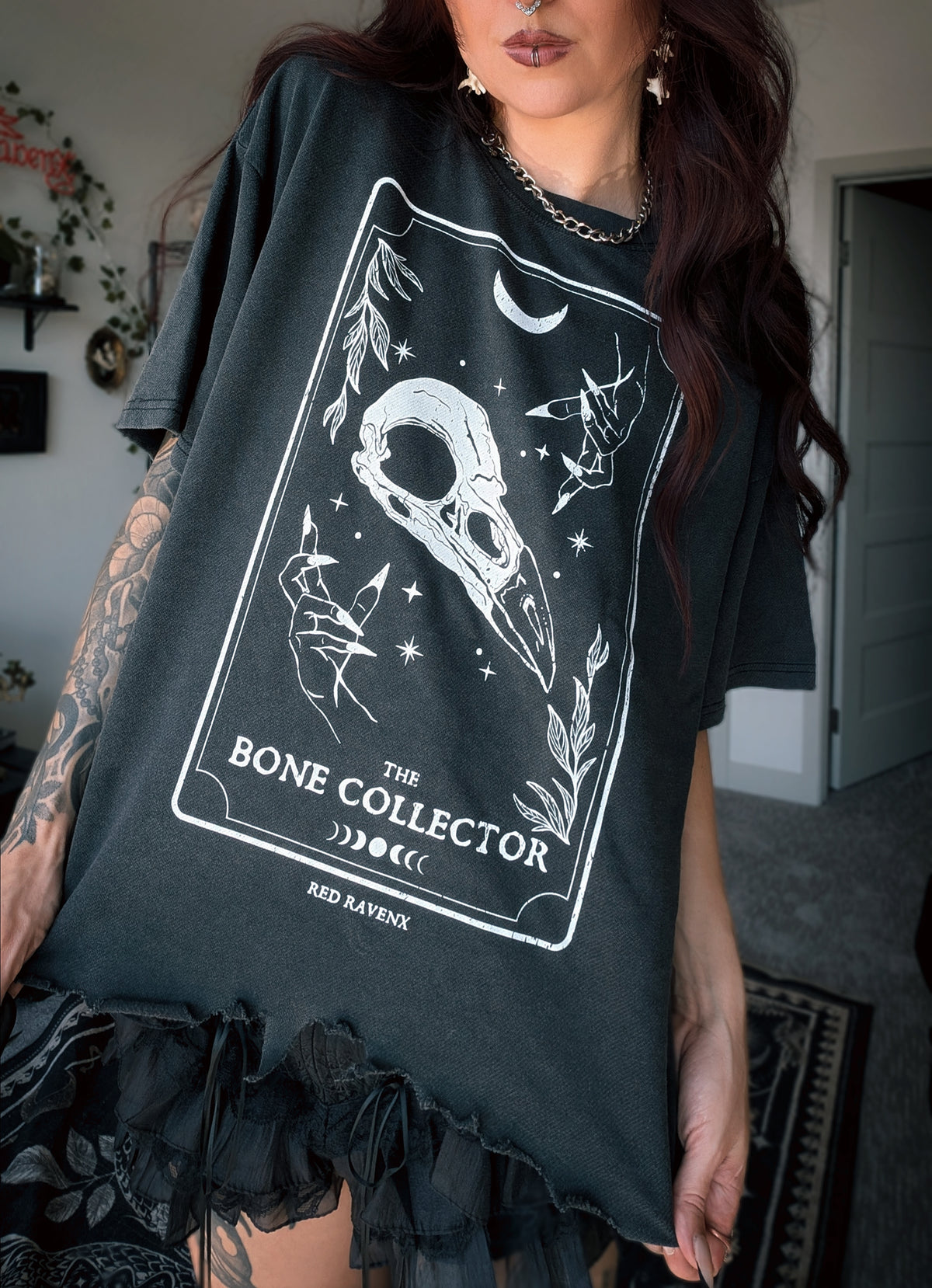Bone Collector Raven Skull Distressed Hem T-Shirt