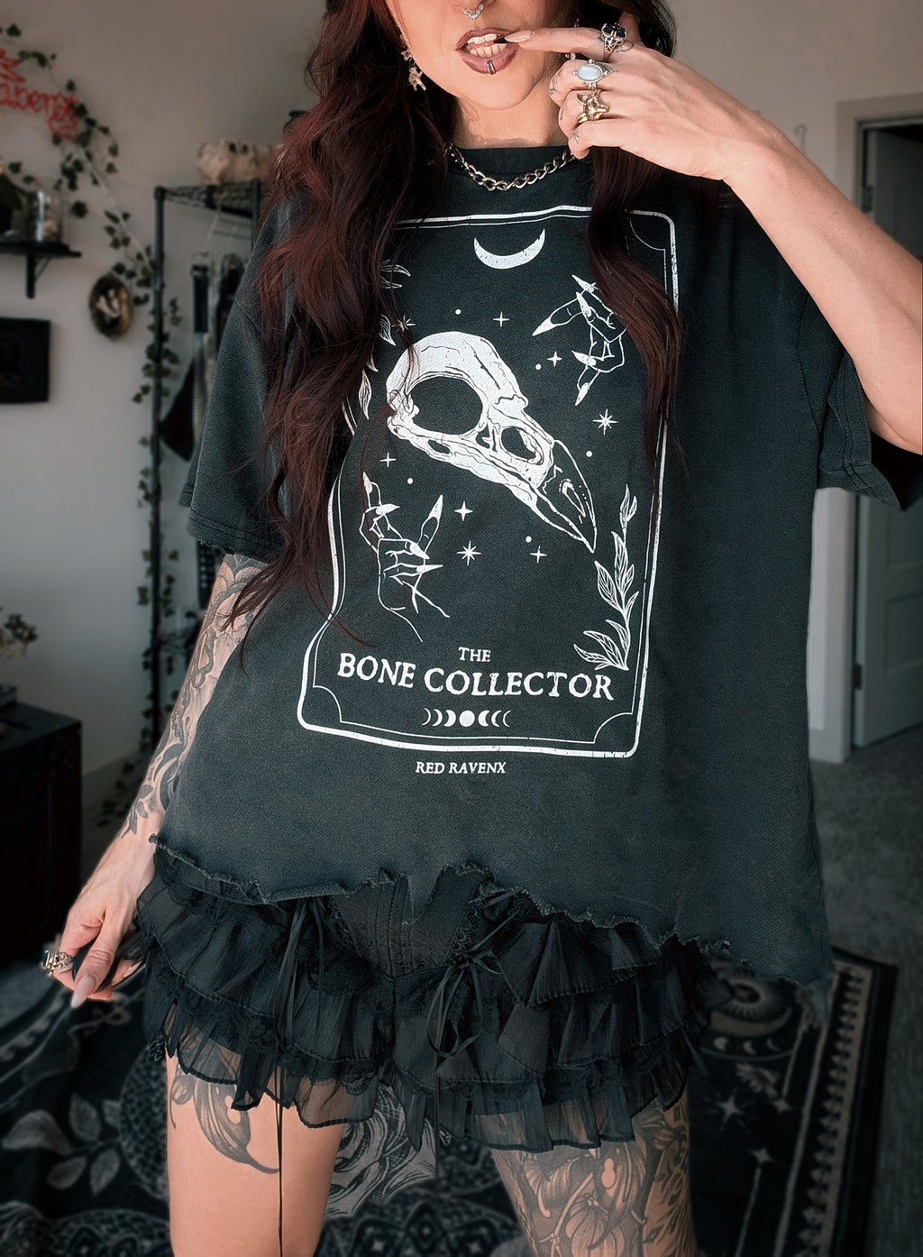 Bone Collector Raven Skull Distressed Hem T-Shirt